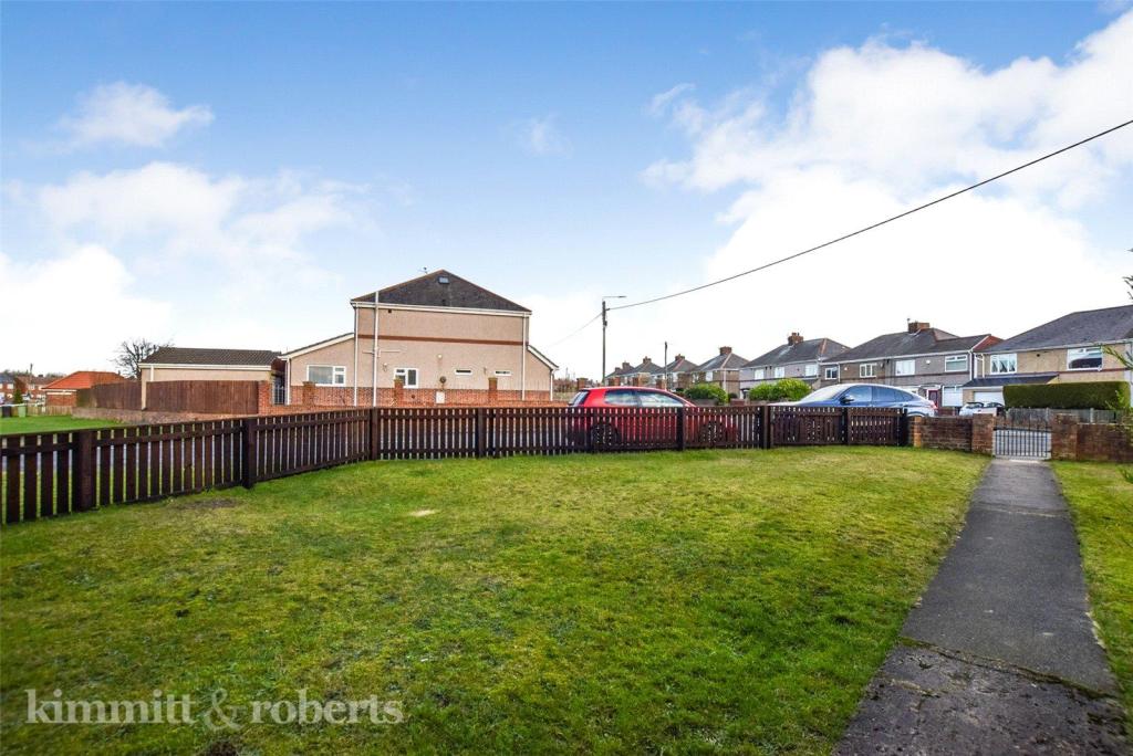 2 bedroom semidetached house for sale in Station Estate North, Murton