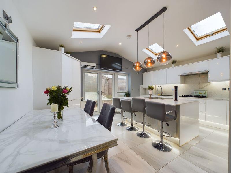 5 bedroom semi-detached house