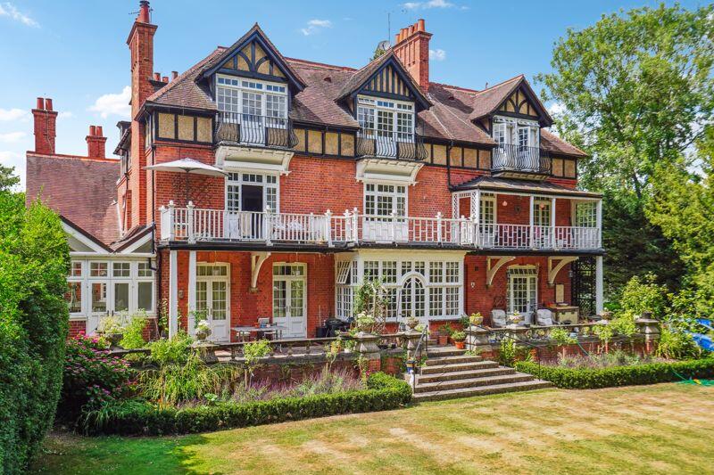 Main image of property: MAIDENHEAD RIVERSIDE, 1 BEDROOM APARTMENT