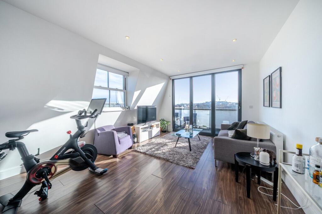 Main image of property: Balham Hill, London, SW12