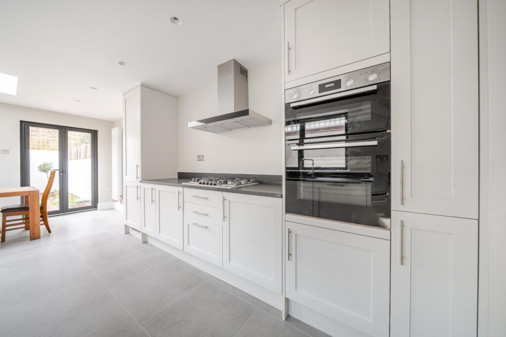 Main image of property: Ravenslea Road, Balham, London, SW12