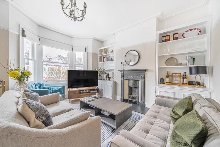 2 bedroom apartment for rent in Grandison Road London SW11
