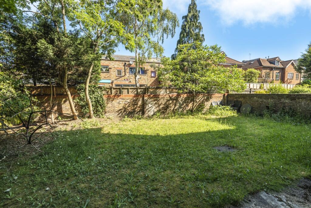 Flat to rent on Shooters Hill Road Blackheath SE3