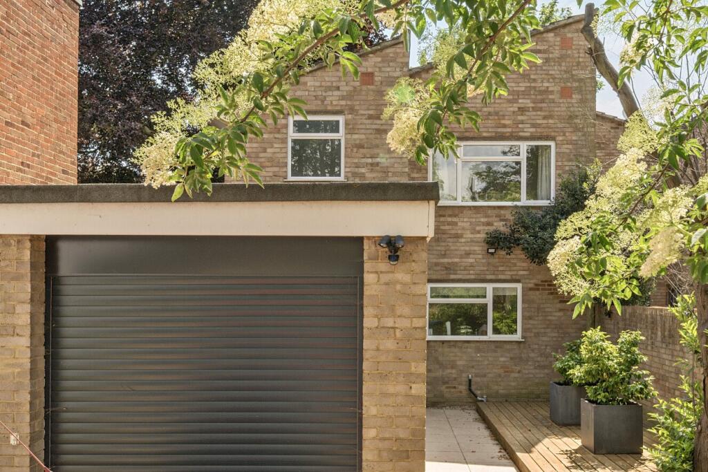 Main image of property: Heathway, London, SE3