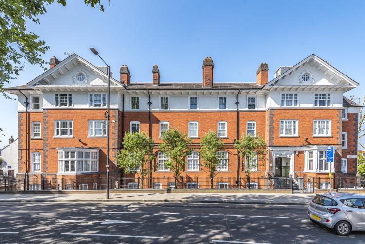 Studio flat for rent in Fulham Palace Road London W6