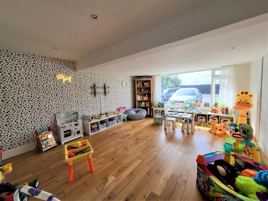 5 bedroom detached house for sale in Davenport Road, Lower Heswall