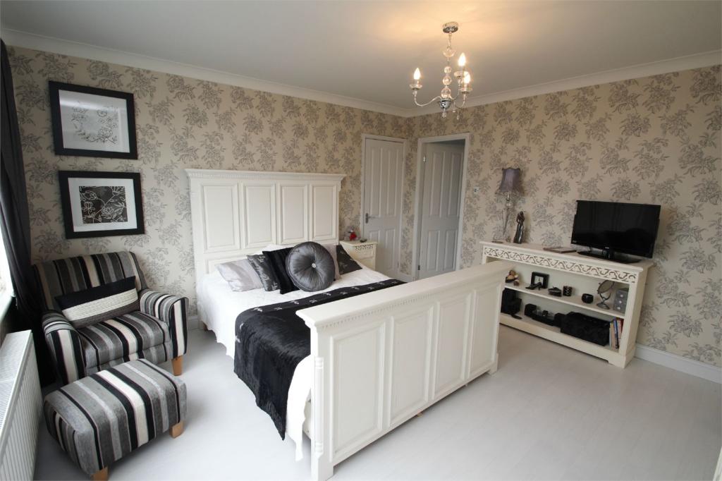 5 bedroom detached house for sale in Davenport Road, Lower Heswall