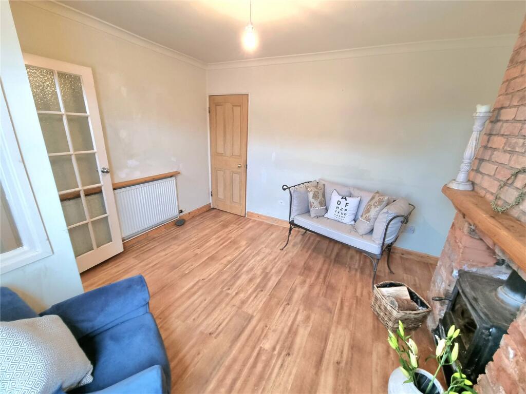 2 bedroom terraced house for sale in Hadlow Terrace, Willaston, Neston