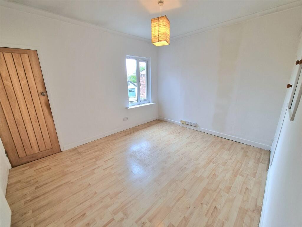 2 bedroom terraced house for sale in Hadlow Terrace, Willaston, Neston
