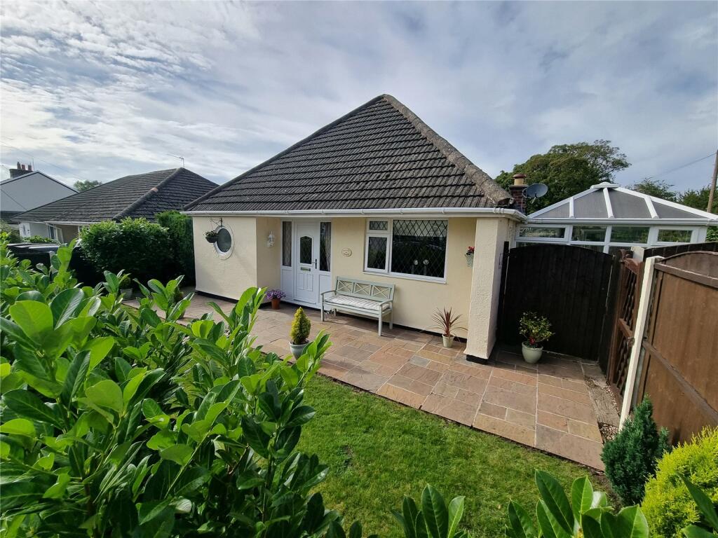 2 bedroom bungalow for sale in Mostyn Avenue, Heswall, Wirral, CH60