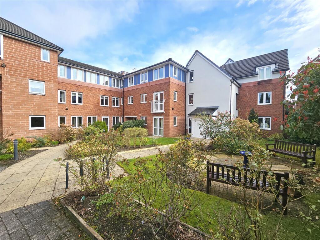 2 bedroom apartment for sale in Telegraph Road, Heswall, Wirral, CH60