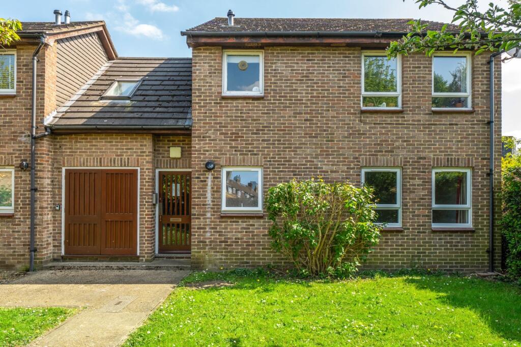 Main image of property: Westcott Road, London, SE17