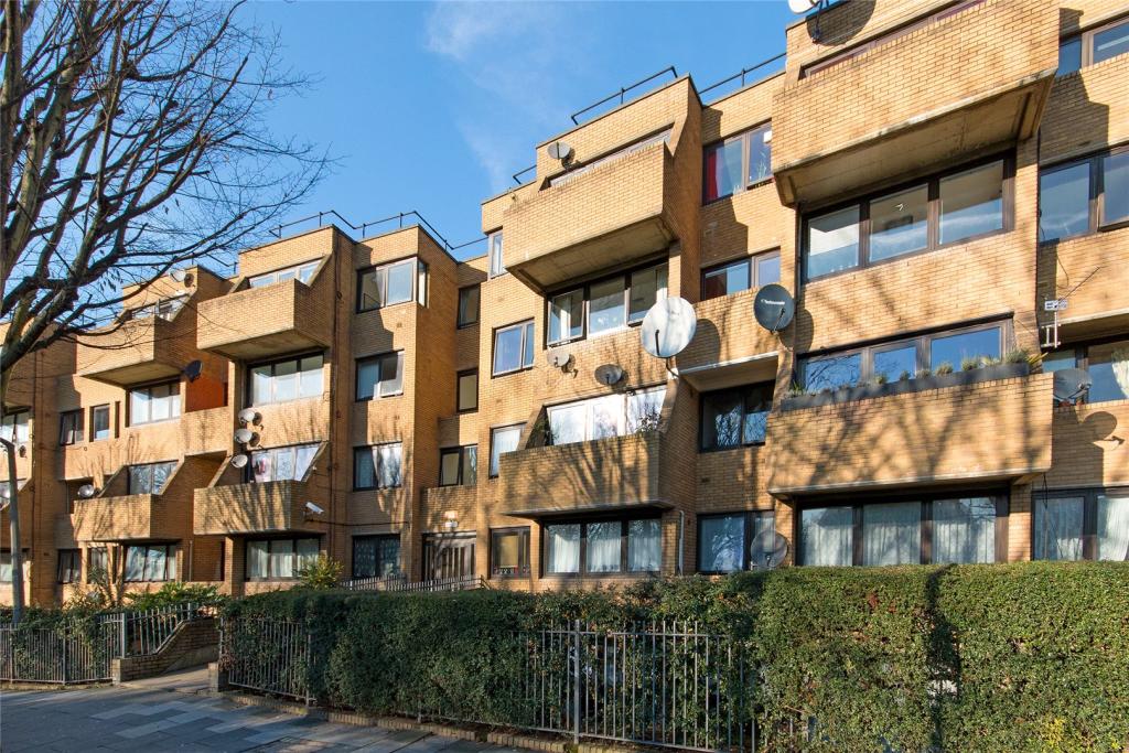 2 bedroom ground floor flat for sale in Harford House, 35 Tavistock