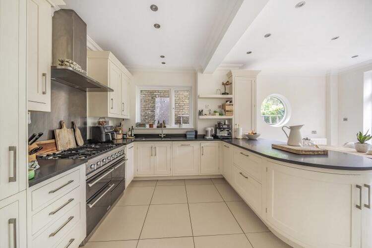 5 bedroom house for rent in Woodside Avenue London N10