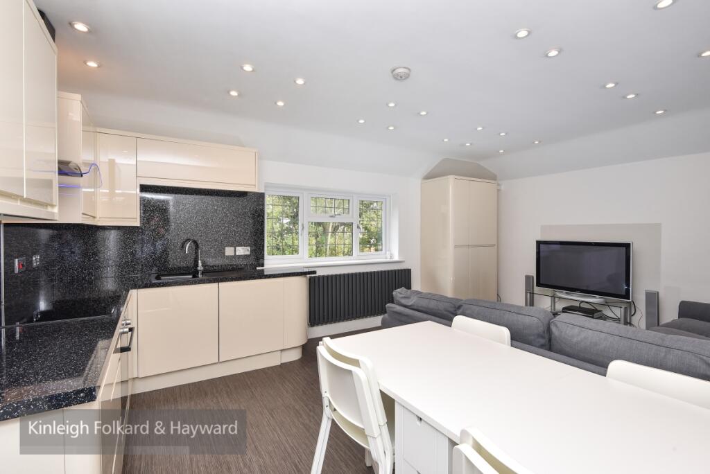 Main image of property: De Bohun Avenue, London, N14