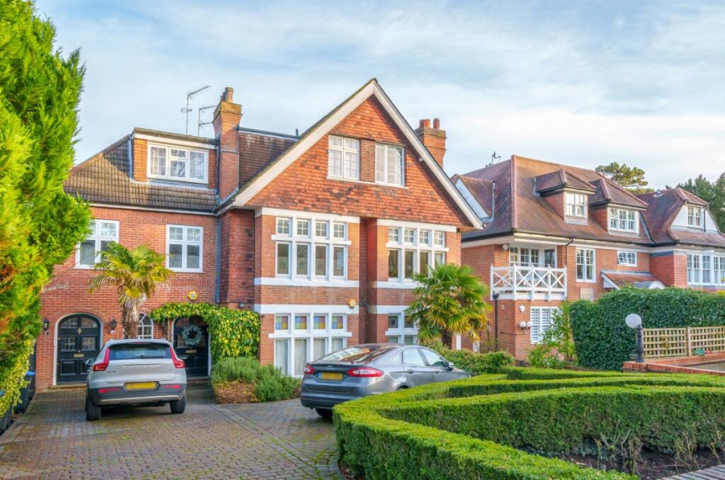 Main image of property: Crescent East, Barnet, EN4