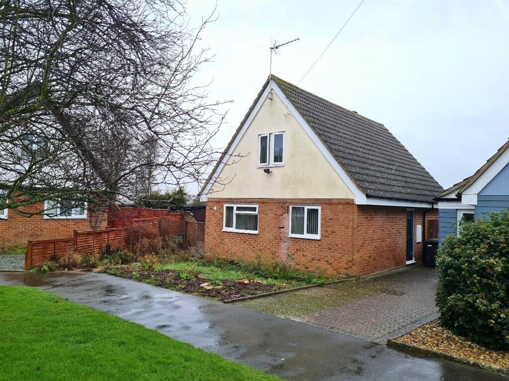 2 bedroom detached house for sale in Northfield Road, IP14