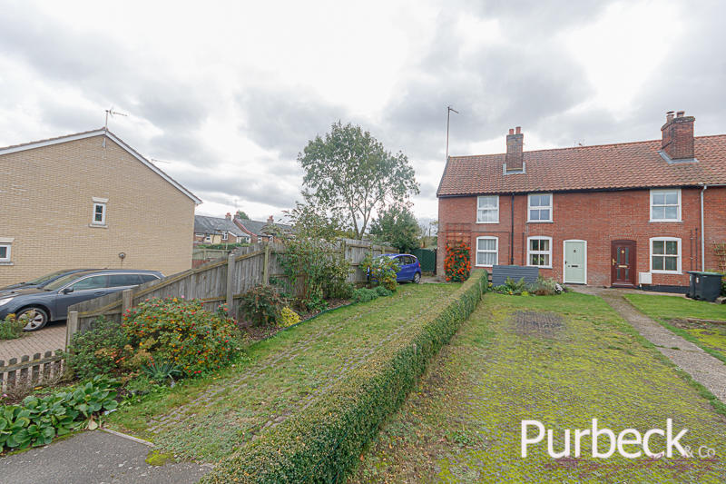 2 bedroom semidetached house for sale in Combs Lane, Stowmarket