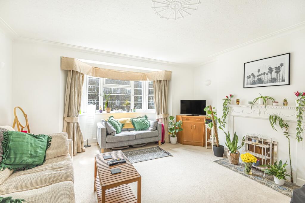 2 bedroom apartment for rent in Streatham High Road Streatham SW16