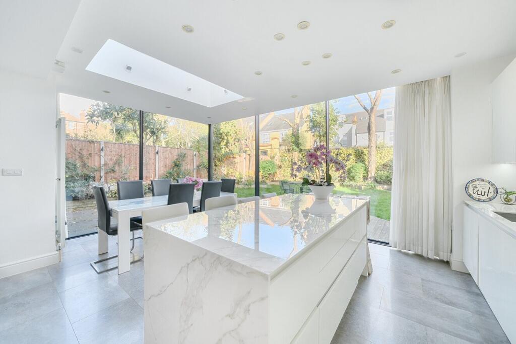 Main image of property: Hollingbourne Road, London, SE24