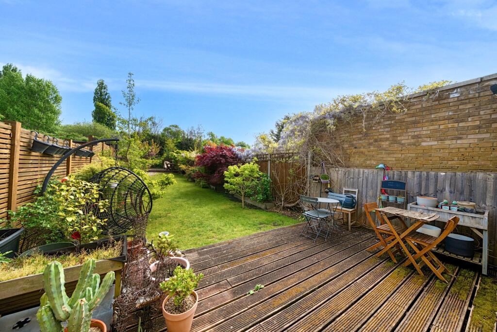 Main image of property: Earlsfield Road, London, SW18