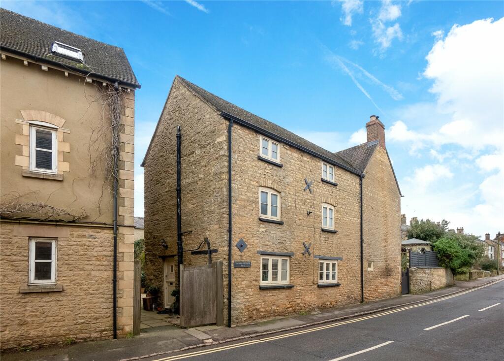 2 bedroom barn conversion for sale in West End, Chipping Norton, OX7