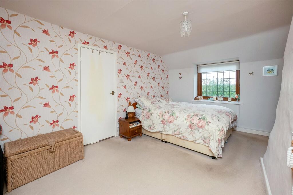 Additional property image - Main Street, Long Compton, Shipton-On-Stour, Warwickshire, CV36