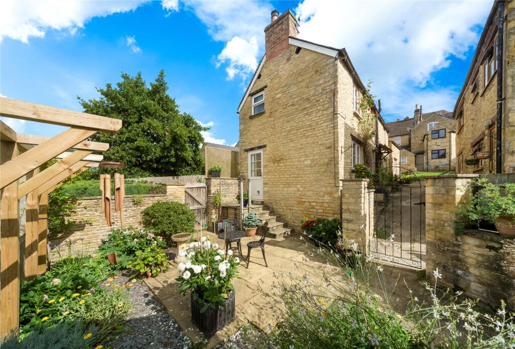 Main image of property: Victoria Place, Chipping Norton, Oxfordshire, OX7