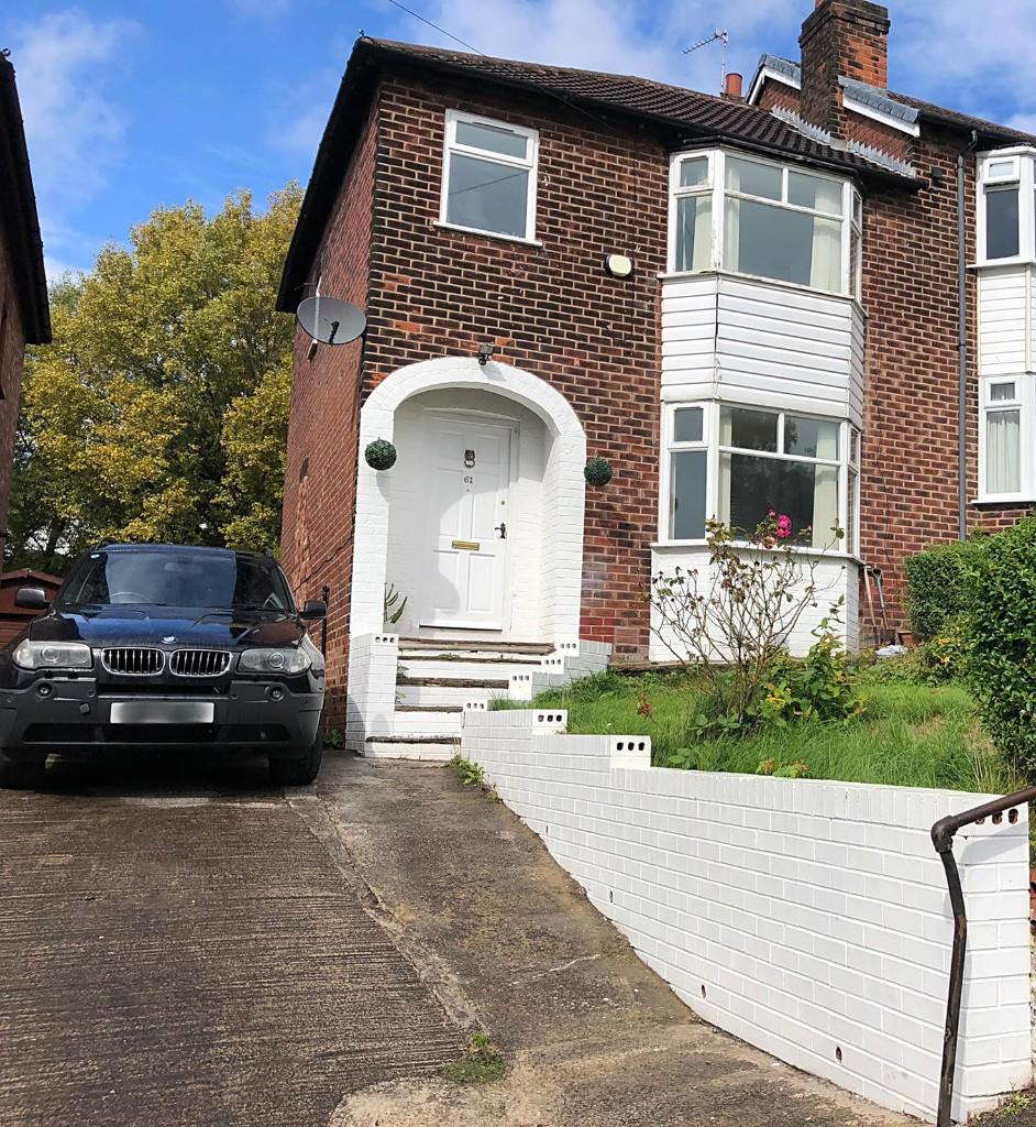 3 bedroom semidetached house for rent in Sandringham Road, Bredbury