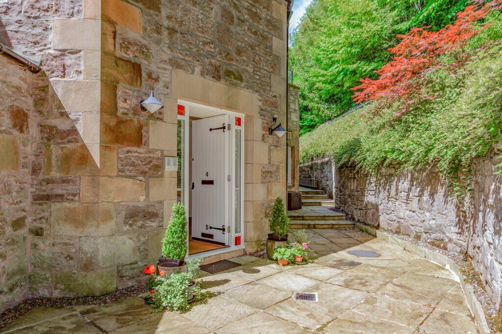 3 bedroom terraced house for sale in Chalmers Court, Bridge of Allan, FK9