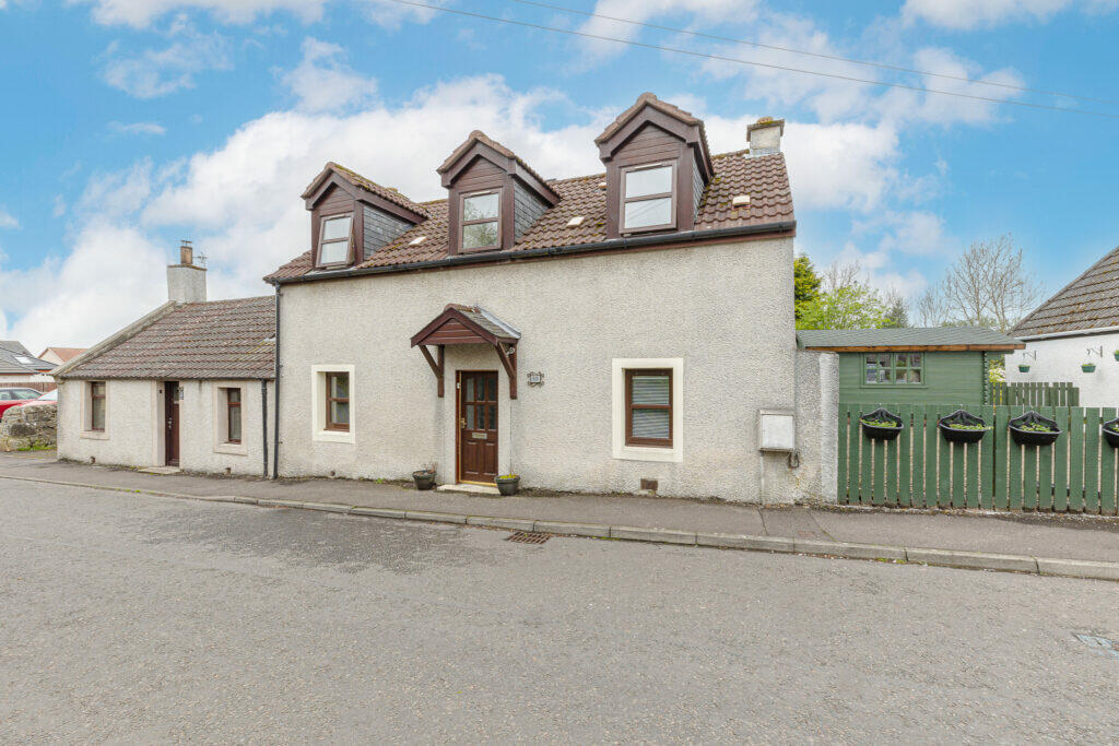 4 bedroom semidetached house for sale in Carneil Road, Carnock, KY12