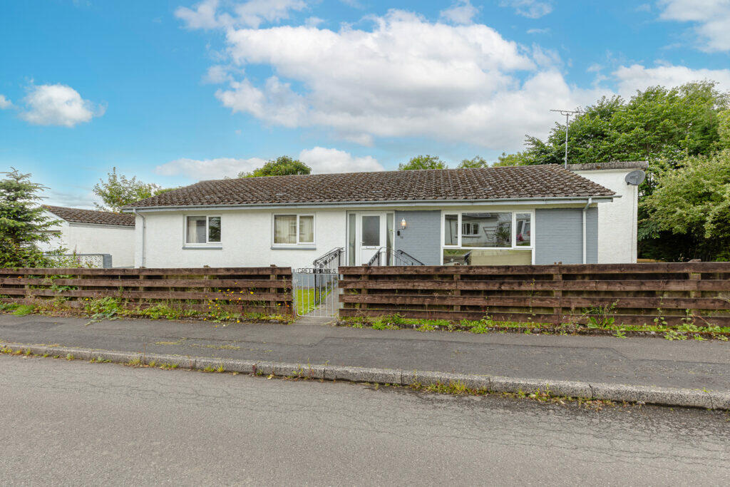 4 bedroom detached bungalow