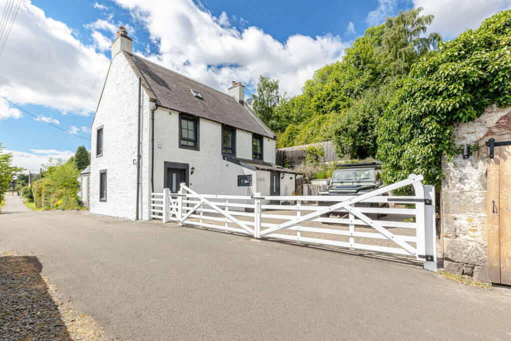 Main image of property: Loaningbank, Back Road, Menstrie, FK11