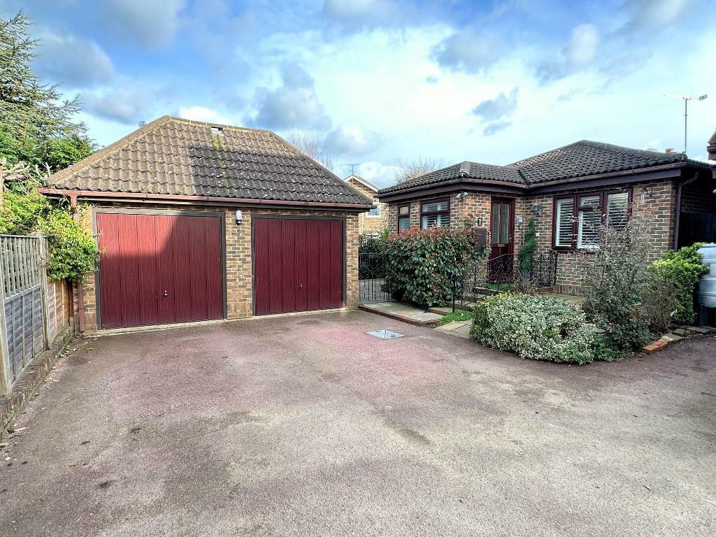 2 bedroom bungalow for sale in Chandlers Way, Steyning, West Sussex