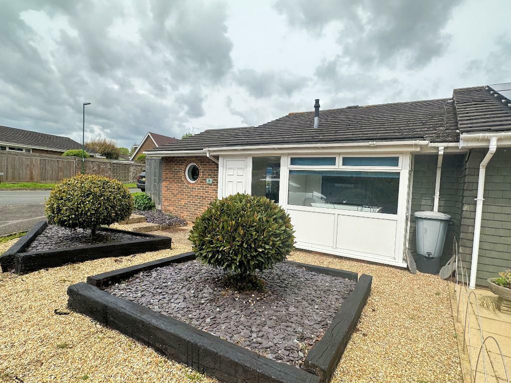 2 bedroom bungalow for sale in Penlands Vale, Steyning, West Sussex