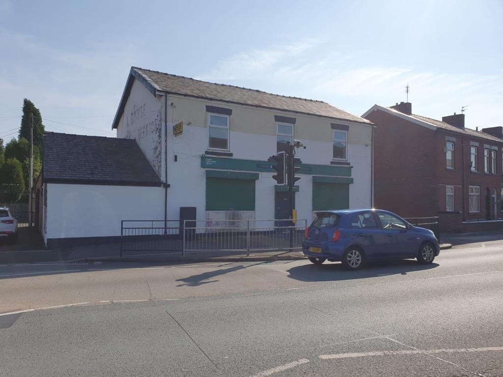 Commercial property for rent in Denton Road, Manchester, M34
