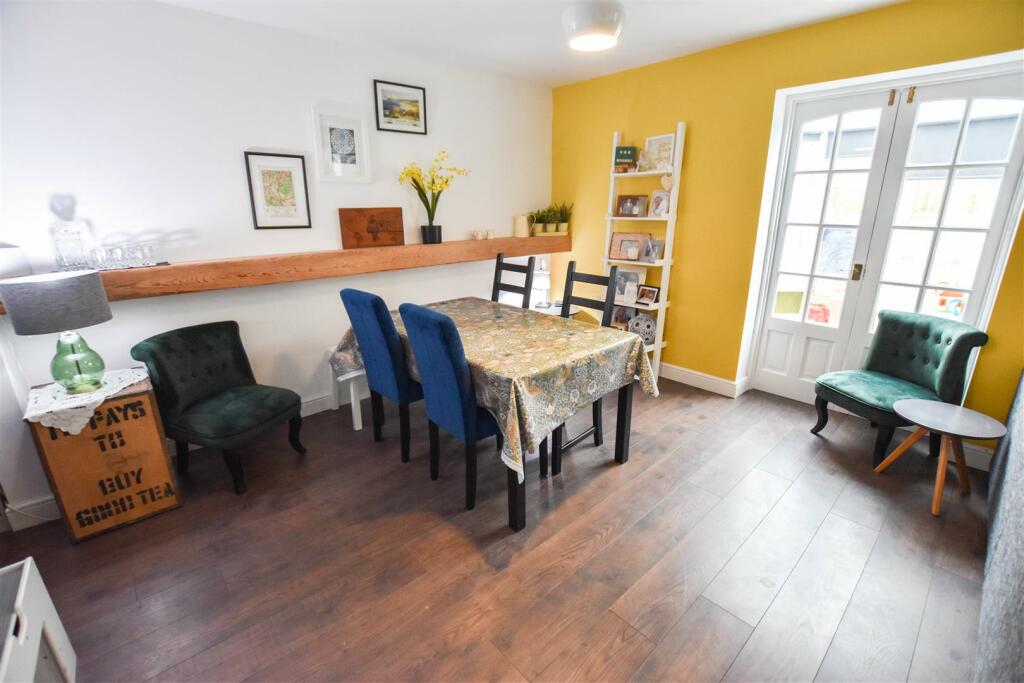 5 bedroom detached house for sale in Hawksway, Eckington, Sheffield, S21