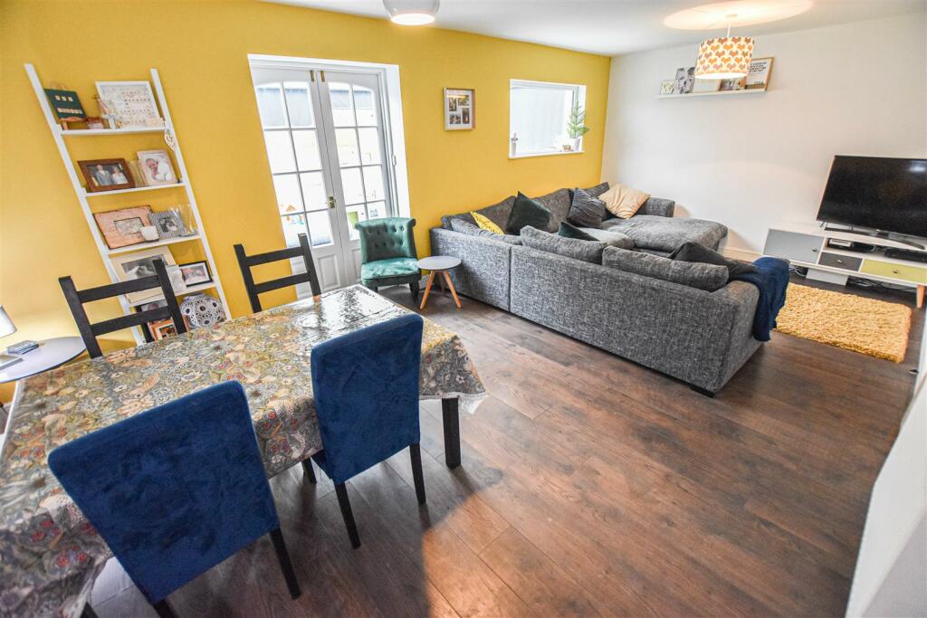 5 bedroom detached house for sale in Hawksway, Eckington, Sheffield, S21