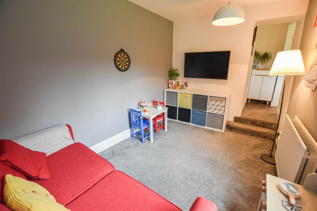 5 bedroom detached house for sale in Hawksway, Eckington, Sheffield, S21