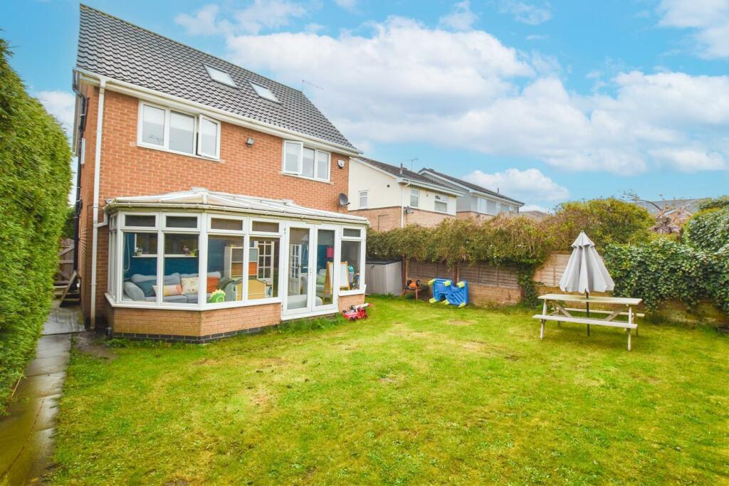 5 bedroom detached house for sale in Hawksway, Eckington, Sheffield, S21