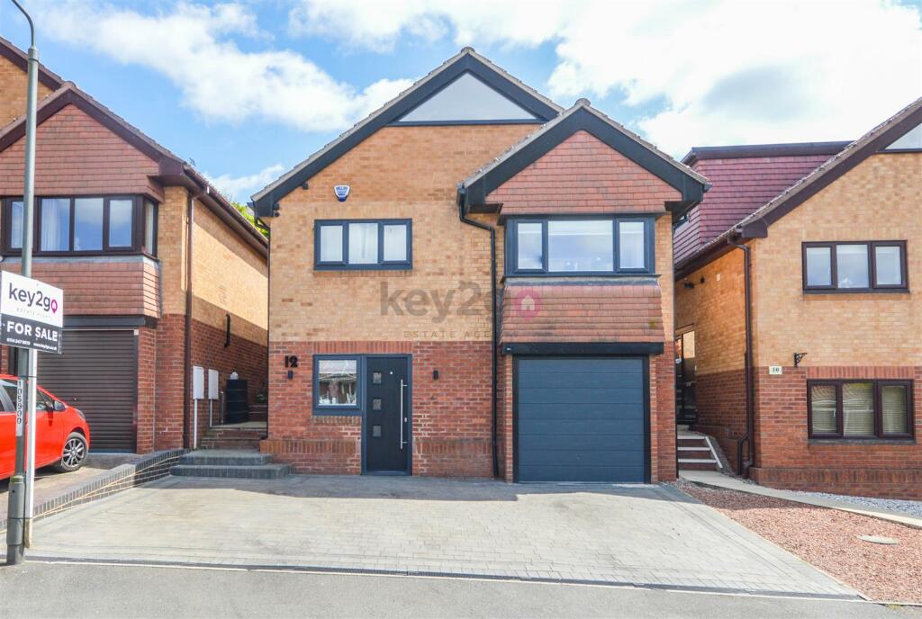 4 bedroom detached house for sale in Ivyside Gardens, Killamarsh
