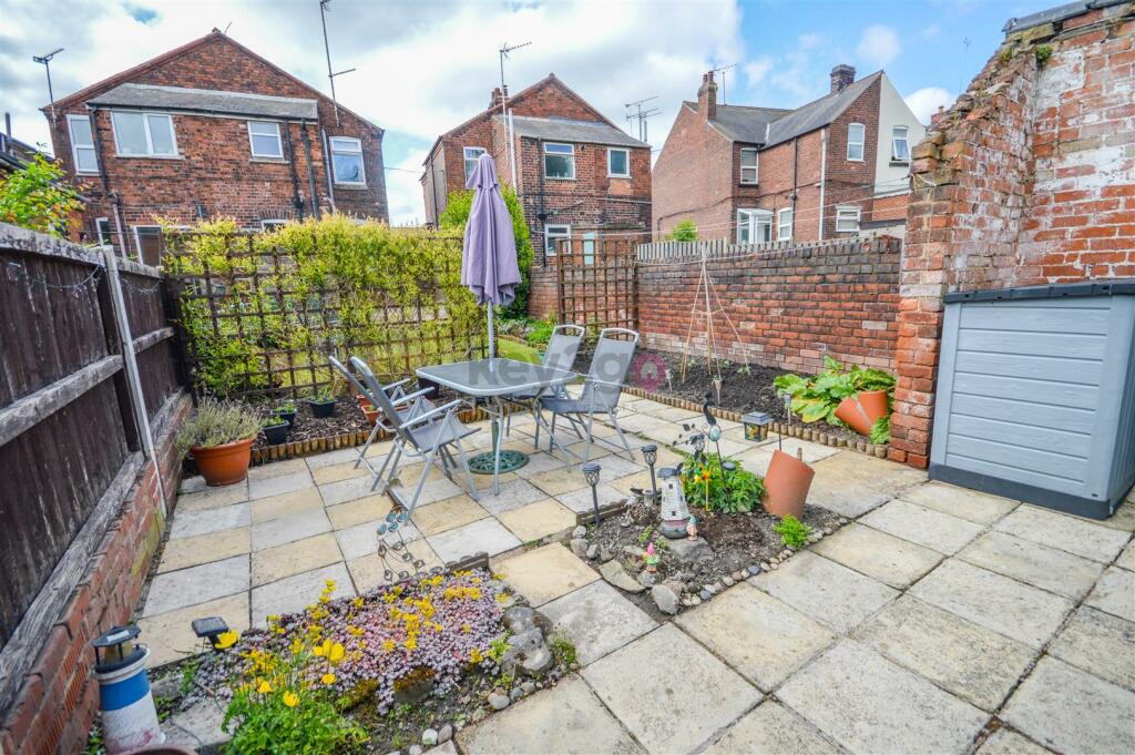 2 bedroom semidetached house for sale in Sheffield Road, Killamarsh