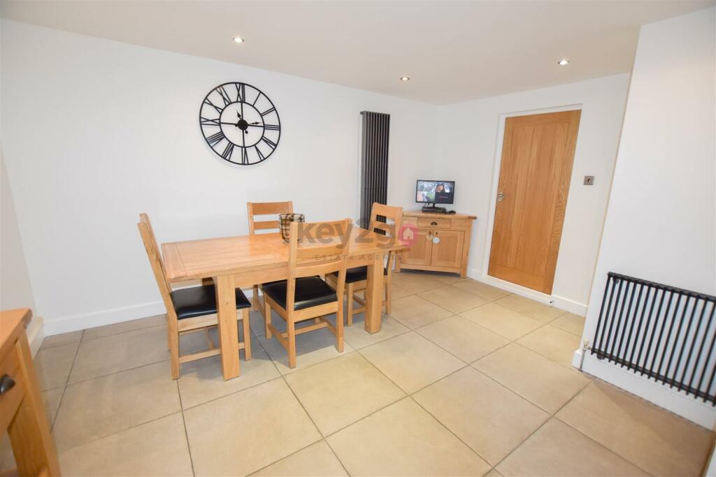 3 bedroom detached house for sale in Foxcroft Drive, Killamarsh, Sheffield, S21