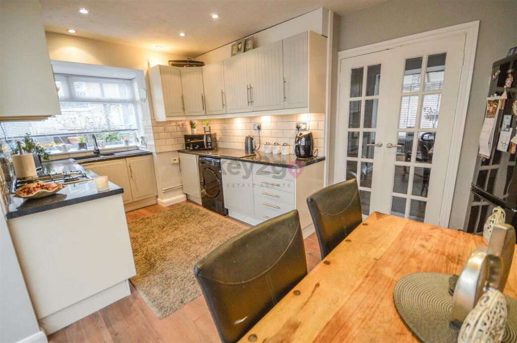 2 bedroom semidetached house for sale in Hollinsend Road, Sheffield, S12