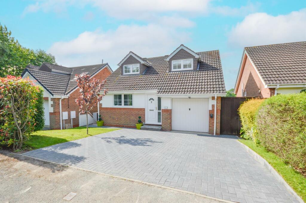4 bedroom detached house for sale in Moor Farm Avenue, Mosborough