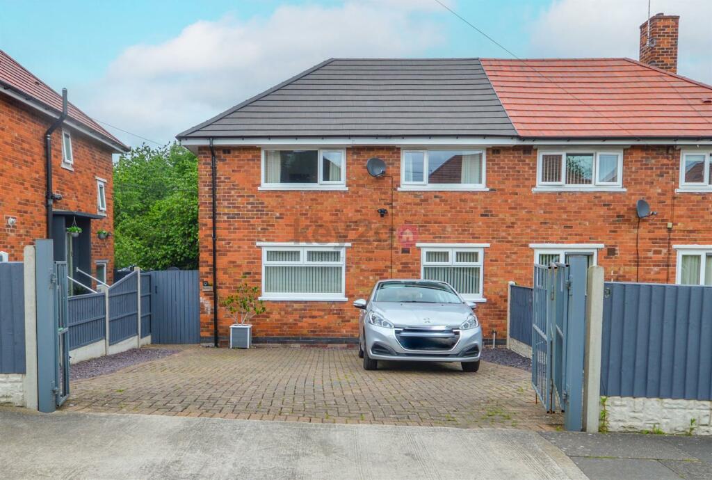 3 bedroom semidetached house for sale in Rainbow Avenue, Sheffield, S12