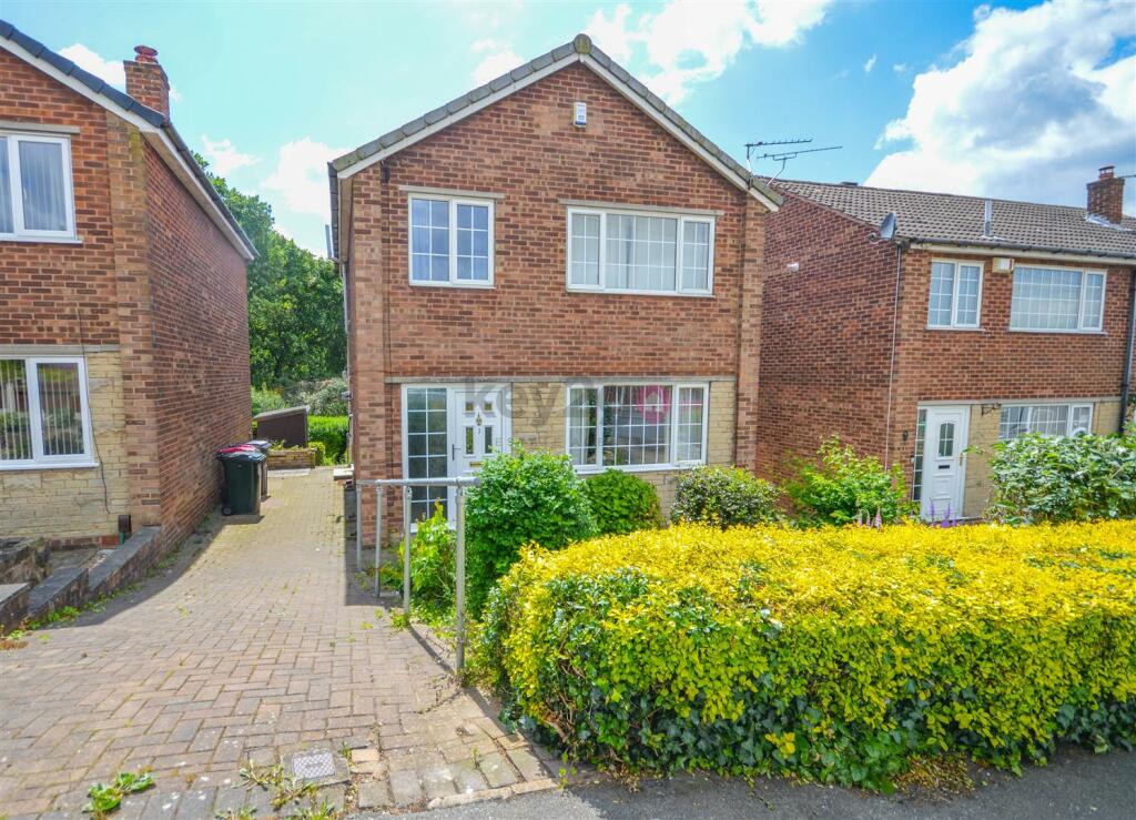 3 bedroom detached house for sale in Haddon Way, Aston, Sheffield, S26