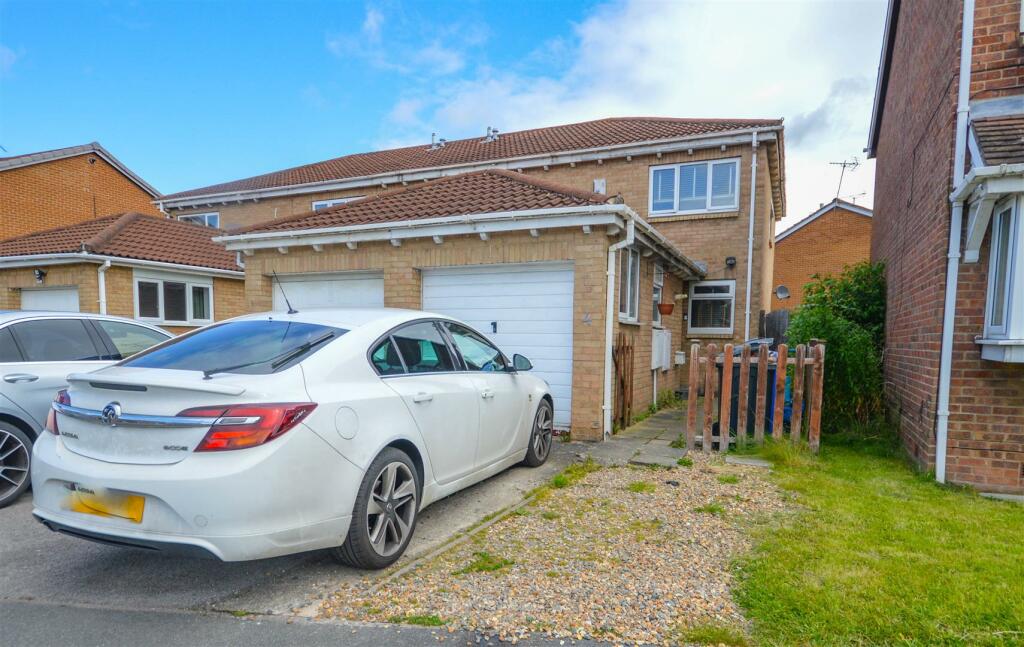 2 bedroom end of terrace house for sale in Grizedale Close, Sothall