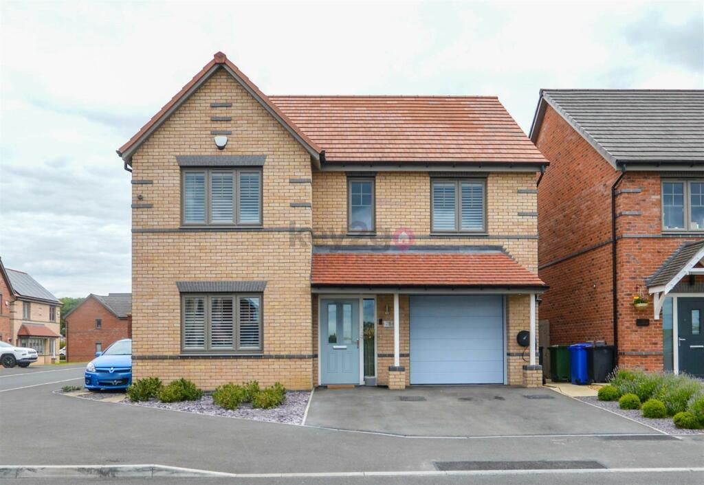 4 bedroom detached house for sale in Cranleigh Road, Mastin Moor