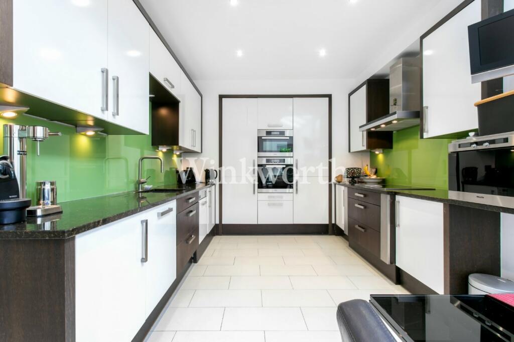 4 bedroom semidetached house for sale in Derwent Road, London, N13